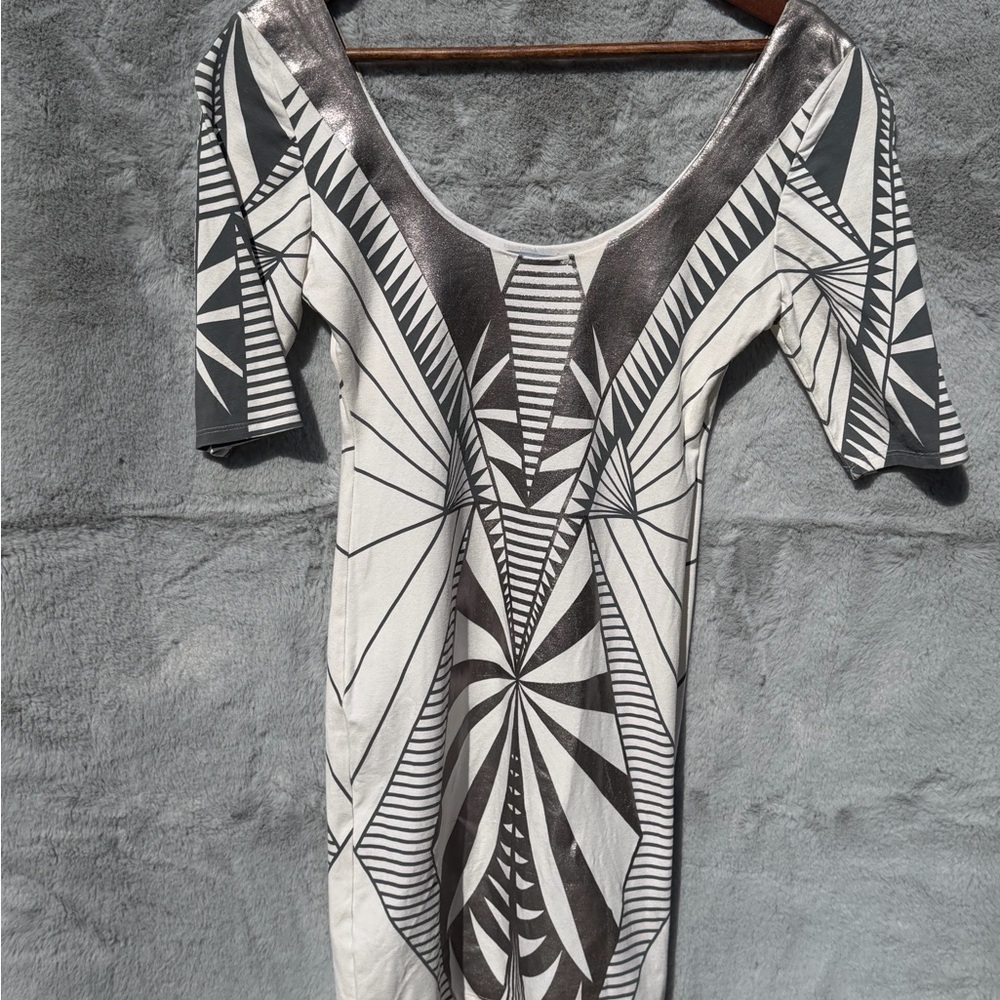 bebe Geometric Scoop-Neck Midi Dress in Cream & Gray